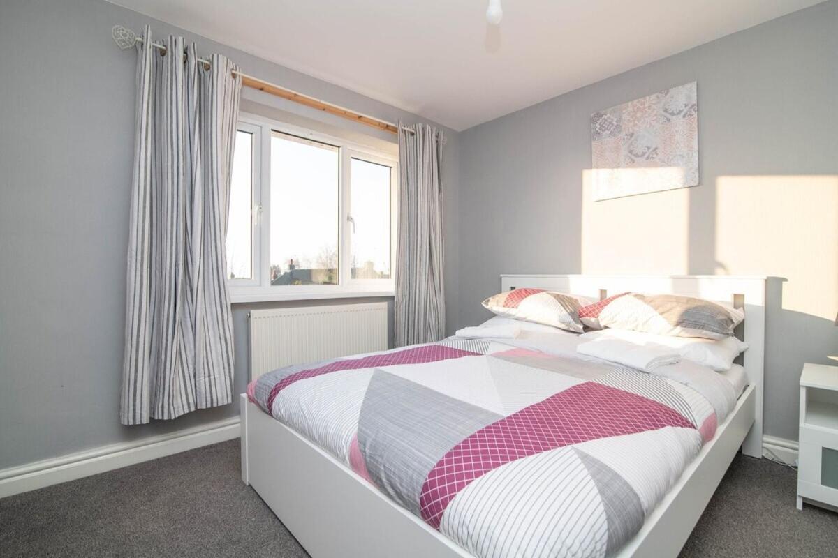 Spacious Two Bed House With Parking And Garden Dudley Exterior photo